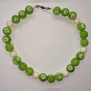 VTG GREEN/WHITE LUCITE NECKLACE
